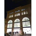 Acondicionamiento de los antiguos almacenes las Rinascente en Roma para establecimiento de venta de ropa.